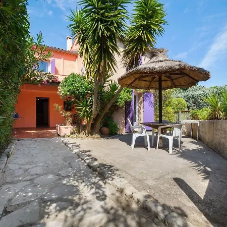 Pleasing Holiday In Ramatuelleb With Swimming Pool Feriehus